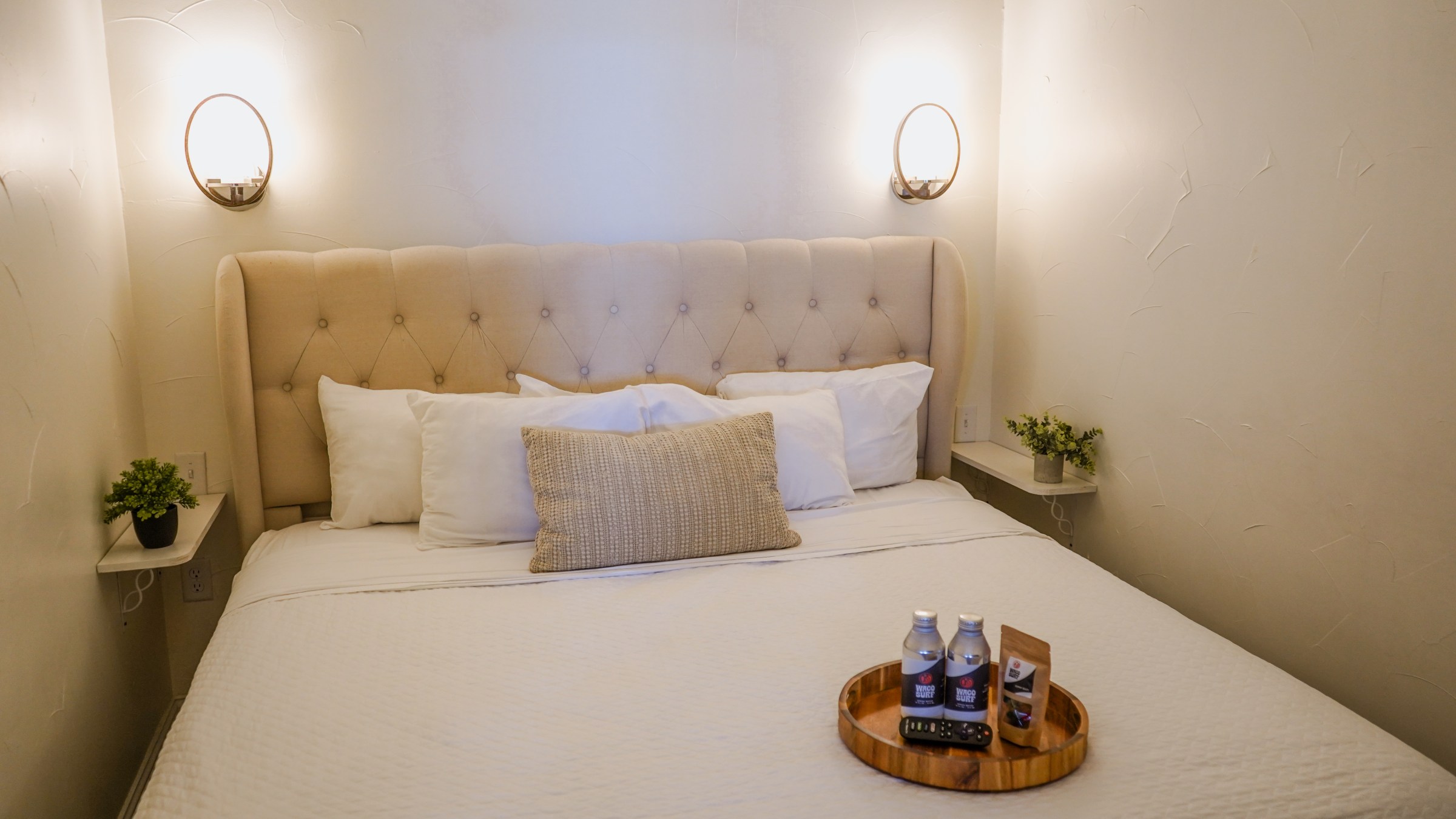 Bedroom in The Malibu Suite, a lodging option at Waco Surf