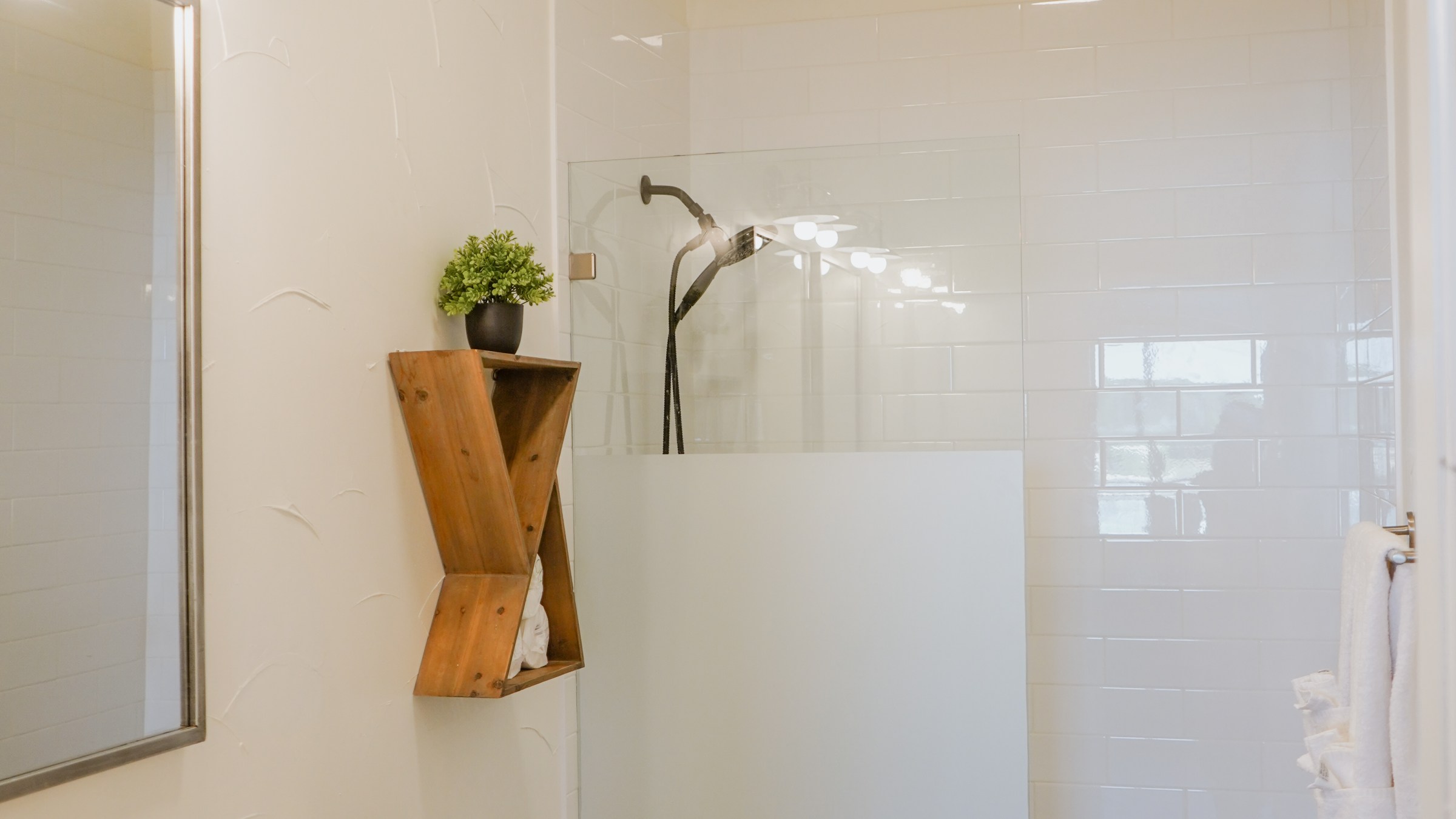 The Malibu Suite bathroom, a lodging option at Waco Surf